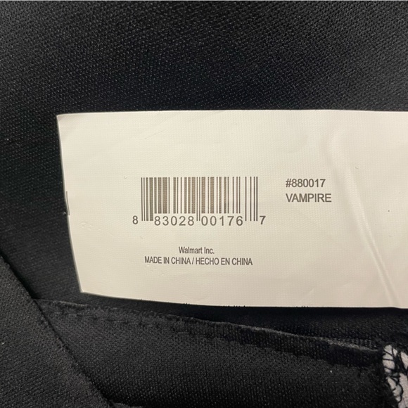 NWT Boys Vampire Costume with Attached Cape and Pin - Picture 5 of 10